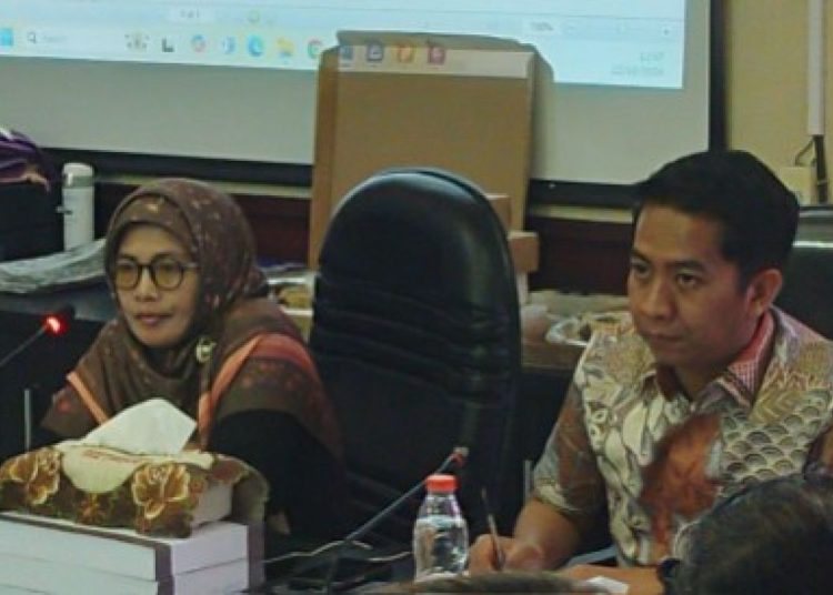 Ketua Komisi C DPRD Surabaya Eri Irawan dan Wakil Ketua Komisi C DPRD Surabaya Aning Rahmawati.