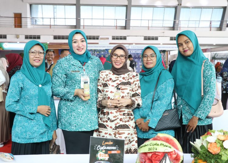 Pj Ketua TP PKK Kabupaten Bojonegoro Dian Adrianti Adriyanto ikut hadir dalam peringatan Hari Pangan Sedunia ke-44 Provinsi Jawa Timur tahun 2024.