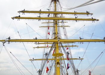 KRI Bima Suci meninggalkan Filipina menuju Balikpapan.