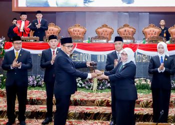 Rapat paripurna di DPRD Jatim dengan agenda pengambilan sumpah dan janji pimpinan DRPD Jatim masa jabatan 2024-2029.