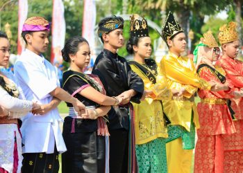 Peringatan Sumpah Pemuda ke-96 di halaman gedung Negara Grahadi.