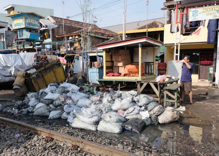 Foto ilustrasi, kerja bakti massal yang dilaksanakan Pemkot Surabaya bersama warga.