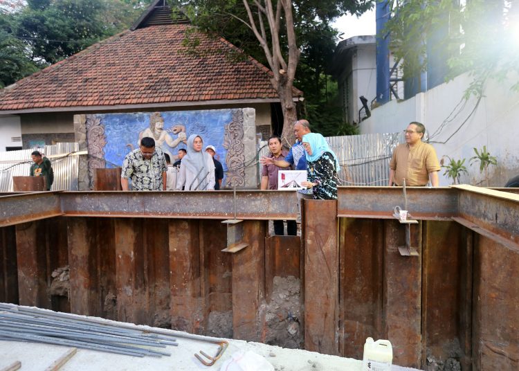 Pembangunan terowongan bawah tanah yang akan menghubungkan Terminal Intermoda Joyoboyo dan Kebun Binatang Surabaya.