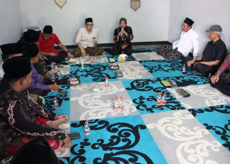 Tri Rismaharini, saat  silaturahmi ke Pondok Pesantren Darul Hikam Joresan, Ponorogo.