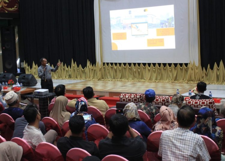 Sosialisasi rencana revitalisasi Pasar Keputran Selatan oleh PD Pasar Surya kepada para pedagang.