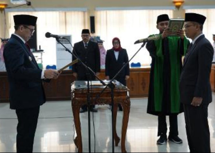 Prosesi pelantikan Joko Lukito sebagai Pj Sekretaris Daerah Pemkab Bojonegoro.