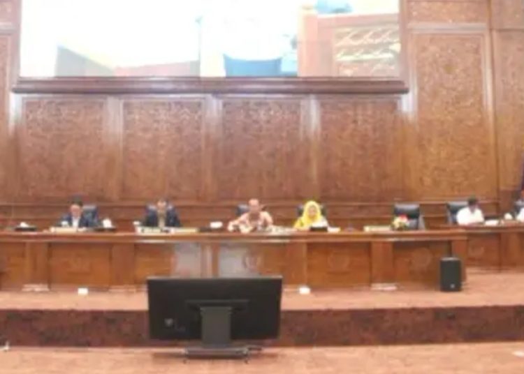 Rapat paripurna di DPRD Bojonegoro dengan agenda penyampaian nota penjelasan bupati terhadap Raperda tentang APBD tahun anggaran 2025, dan penyampaian pandangan umum fraksi-fraksi DPRD.