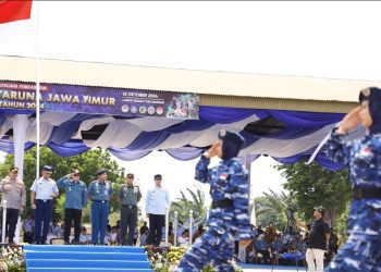 Upacara pembaretan kepada 1.150 siswa siswi SMAN Taruna Negeri Jatim tahun ajaran 2024-2025 di Lanud Iswahyudi, Madiun.