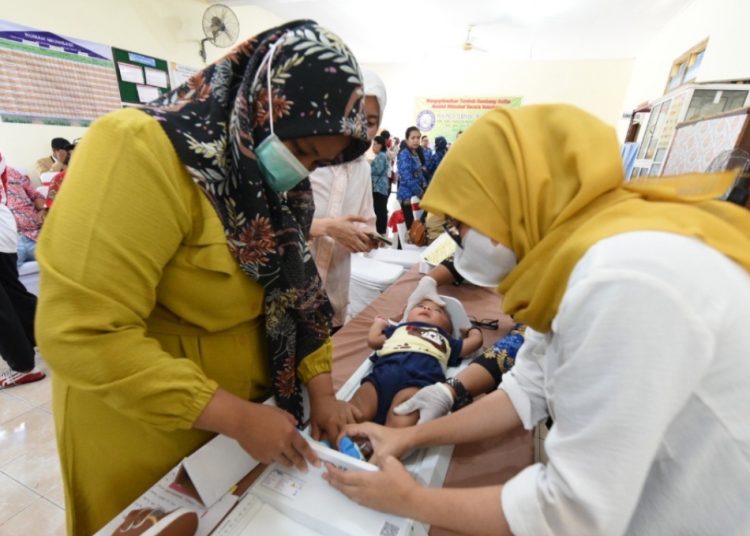 Foto ilustrasi, pelayanan posyandu di Kota Surabaya.