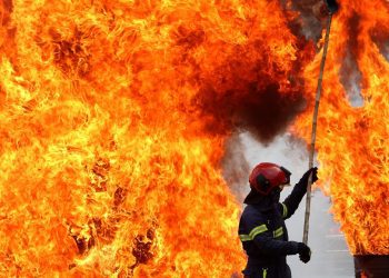 Foto ilustrasi, simulasi penanganan kebakaran oleh tim pemadam kebakaran Kota Surabaya