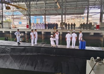 Sertijab di atas geladak KRI Cakra-401 yang sandar di Dermaga Kapal Selam-4 Koarmada II Ujung Surabaya.