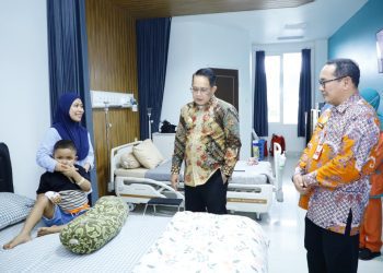 Pj Gubernur Jatim Adhy Karyono peninjauan sejumlah fasilitas yang dimiliki Grand Paviliun RSSA Malang.