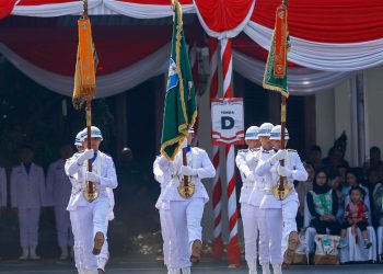 Upacara peringatan Hari Jadi ke-79 Provinsi Jawa Timur di halaman gedung Negara Grahadi, Surabaya.