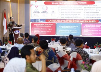 Pj Gubernur Jatim Adhy Karyono pada Workshop Penguatan Pengelolaan BUMD dan BLUD layanan kesehatan untuk kontribusi optimal dalam percepatan pembangunan ekonomi di daerah tahun 2024 di kantor BPKP Jatim.