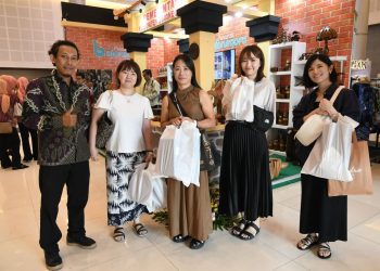 Salah satu stand pameran asal Bojonegoro di Batik Fashion Fair di Grand City Mall Surabaya.