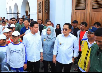 Wapres Gibran Rakabuming Raka meninjau situs bersejarah Benteng Van den Bosch di Kabupaten Ngawi.