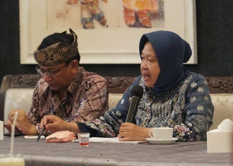 Tri Rismaharini dalam gelar 'Konsolidasi Relawan Paguyuban Seniman Jawi Wetan' di Ria Galeria, Surabaya.