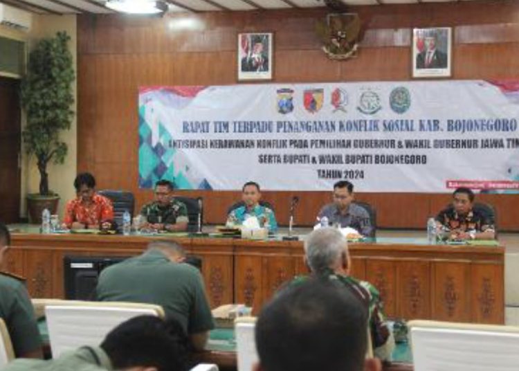 Rapat Tim Terpadu Penanganan Konflik Sosial Kabupaten Bojonegoro di ruang Angling Dharma, gedung Pemkab Bojonegoro.