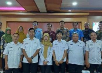 Foto bersama di sela kunjungan kerja Inspektorat Kabupaten Magetan ke Pemkab Bojonegoro.