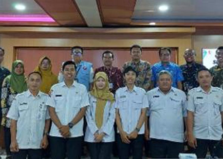 Foto bersama di sela kunjungan kerja Inspektorat Kabupaten Magetan ke Pemkab Bojonegoro.