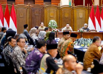 Kunjungan kerja tim Badan Anggaran DPR RI ke Pemprov Jatim dan Pemerintah Daerah (Pemda) se-Jawa Timur.