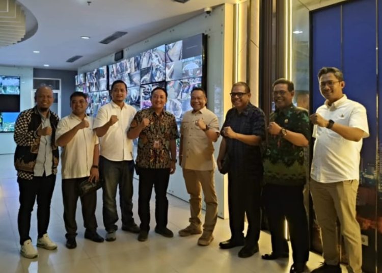 Komisi A DPRD Surabaya saat melakukan kunjungan kerja ke Command Center 112 beberapa waktu lalu.