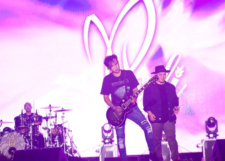 Penampilan Padi Reborn di Grand Final Bintang Radio 2024 di Balai Kota.