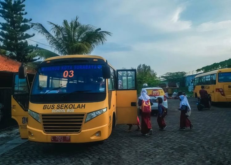 Salah satu unit bus sekolah yang melayani pelajar dari berbagai jenjang Pendidikan yang dioperasionalkan Dishub Surabaya.