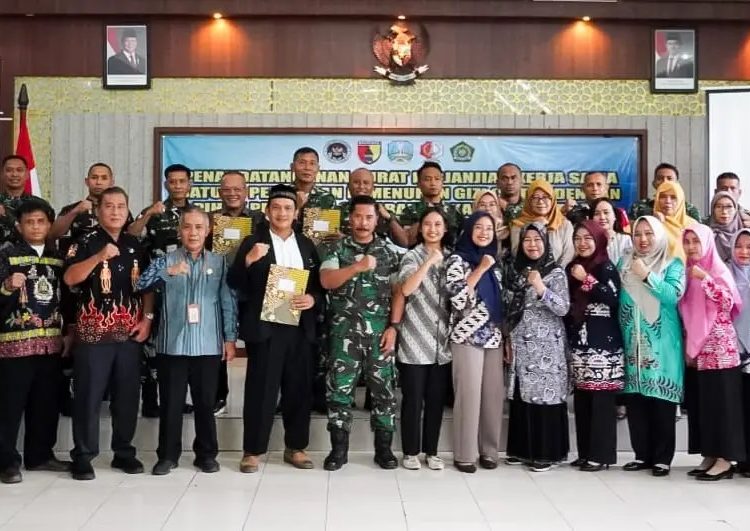 Foto bersama usai penandatanganan surat perjanjian kerjasama antara Satuan Pelayanan Pemenuhan Gizi (SPPG) Taman Rajekwesi Bojonegoro dengan pihak penerima sasaran makan sehat bergizi bagi anak sekolah di wilayah Bojonegoro.