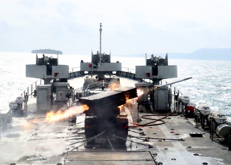 Penembakan Rudal Exocet MM-40 B3 dalam puncak Latihan Operasi Gabungan (Latopslagab) II tahun anggaran 2024 dari KRI RE Martadinata-331.