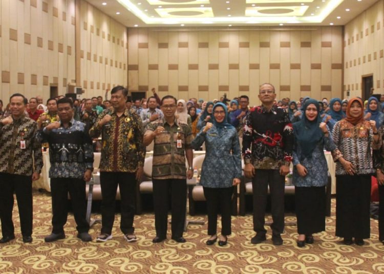 Sosialisasi Permendagri nomor 13 Tahun 2024 tentang Posyandu di Ballroom Hotel Dewarna, Bojonegoro.