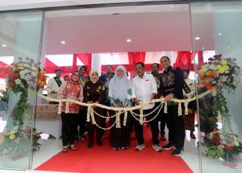 Pengguntingan untaian Melati sebagai tanda Pemkot Surabaya resmi mengoperasionalkan Rumah Sakit Umum Daerah (RSUD) Eka Candrarini di Jalan Medokan Asri Tengah, Kecamatan Rungkut.