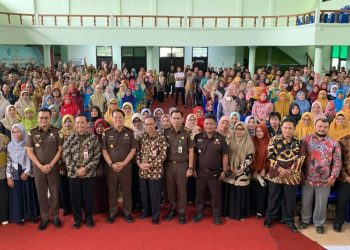 Pembinaan satuan pendidikan di aula Dinas Pendidikan Bojonegoro sebagai upaya pencegahan tindak pidana korupsi.