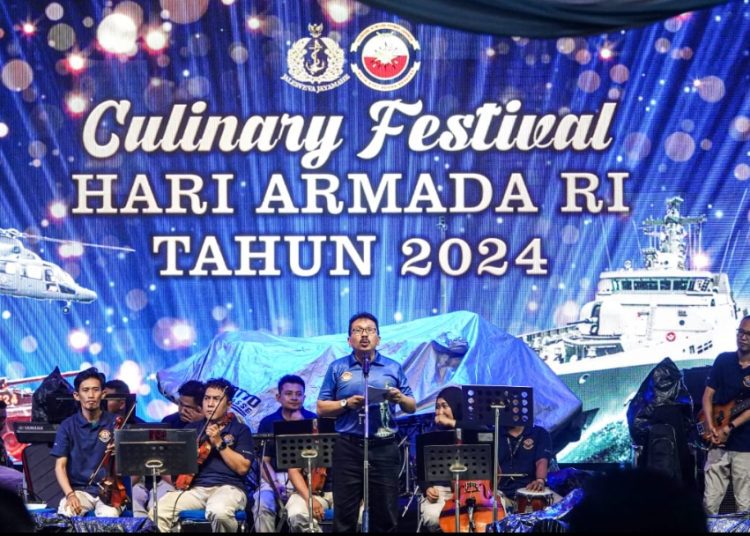 PLH Sekretaris Daerah Provinsi Jatim Benny Sampirwanto saat menghadiri Culinary Festival Hari Armada RI Tahun 2024 di kawasan Kota Lama Surabaya.