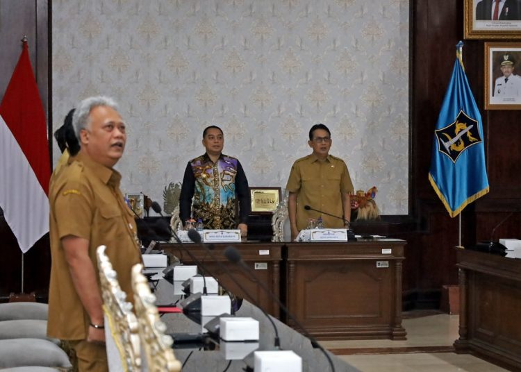 Wali Kota Surabaya Eri Cahyadi mengikuti secara daring puncak peringatan Hari Antikorupsi Sedunia (Hakordia) 2024 yang digelar oleh Komisi Pemberantasan Korupsi.
