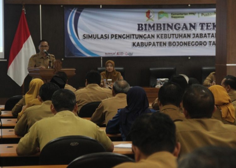 Bimbingan teknis simulasi penghitungan pejabat fungsional perencana yang digelar di ruang Partnership Room lantai lV gedung pemkab Bojonegoro.