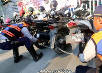 Foto ilustrasi penindakan parkir yang dilaksanakan oleh Dishub Surabaya.