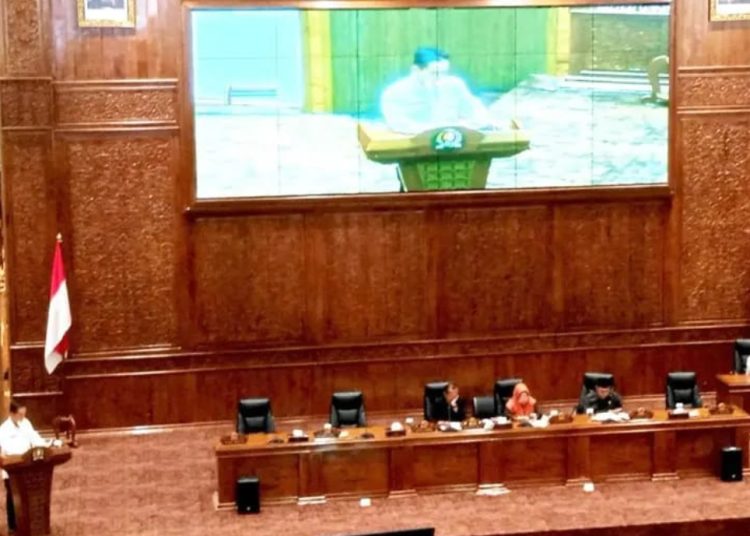 Rapat paripurna di DPRD Bojonegoro dengan agenda Rapat ini dengan agenda penyampaian nota penjelasan bupati atas empat Raperda.