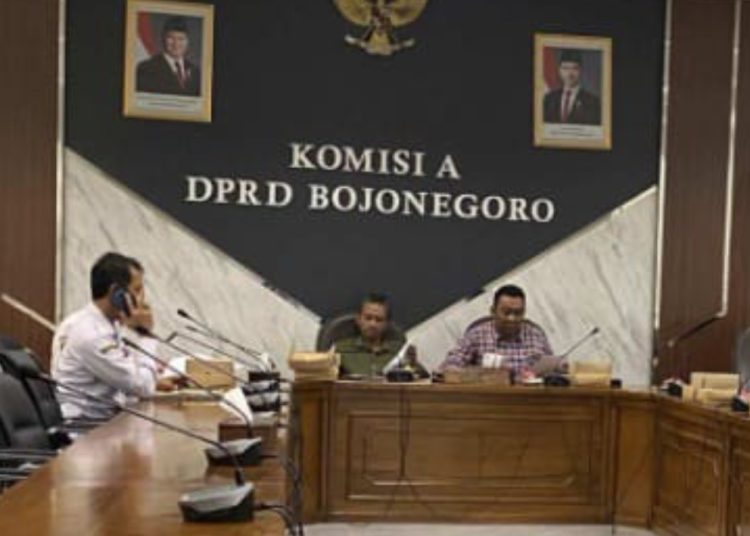 Rapat pansus yang membahas Raperda tentang perubahan ketiga pembentukan dan susunan perangkat daerah Kabupaten Bojonegoro.