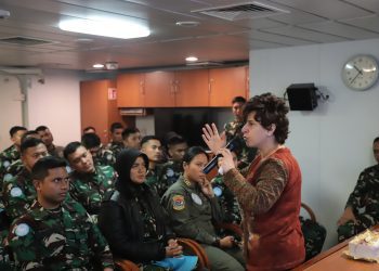 Trainer and Counselor dari United Nations, Kinana Rahal memberikan pembekalan serta penyuluhan tentang Human Immunodeficiency Virus (HIV) dan Acquired Immunodeficiency Syndrome (AIDS).