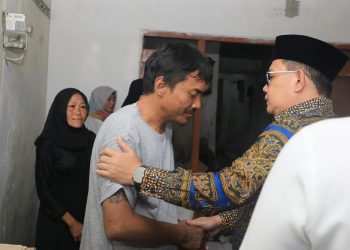 Pj Gubernur Jawa Timur Adhy Karyono menyampaikan duka cita kepada orangtua dan keluarga korban siswa SMPN 7 Kota Mojokerto yang terseret ombak di Pantai Drini, Kabupaten Gunungkidul, Yogyakarta saat mengikuti program outing class.