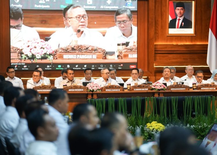 Rapat koordinasi tentang pangan di gedung Negara Grahadi Surabaya.