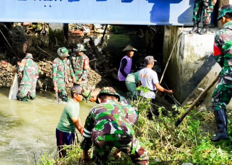 Karya bakti dengan sasaran pembersihan sampah di sepanjang aliran Kali Rancang.