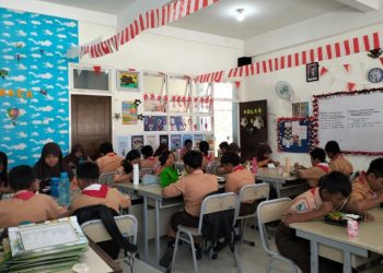 Foto ilustrasi, uji coba pelaksanaan makan bergizi gratis di salah satu sekolah di Surabaya.