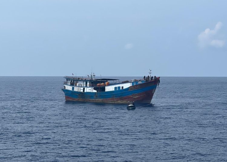KM Scania I yang mengalami kerusakan mesin di Laut Bali.