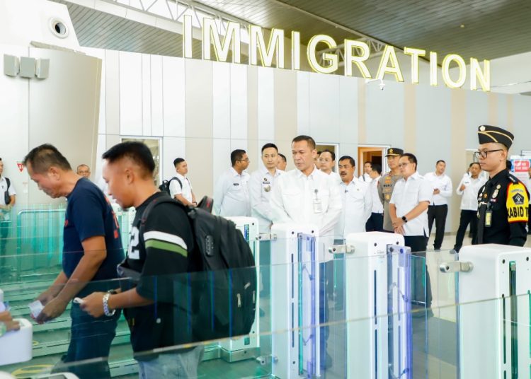 Uji coba autogate Terminal 2 Bandara Internasional Juanda.