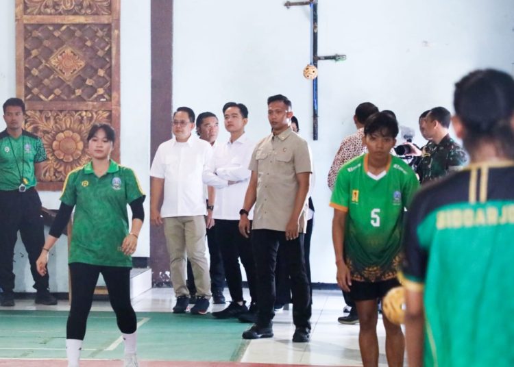 Wakil Presiden Republik Indonesia Gibran Rakabuming saat di SMANOR Jalan Pagerwojo Sidoarjo.