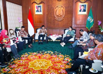 Audiensi Wali Kota Pasuruan Adi Wibowo bersama jajarannya di gedung Negara Grahadi, Surabaya.,