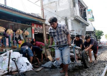 Foto dokumentasi pelaksanaan ‘Surabaya Bergerak’. Program ini diharapkan mencakup pengelolaan lingkungan, penguatan ekonomi lokal, dan gotong royong.