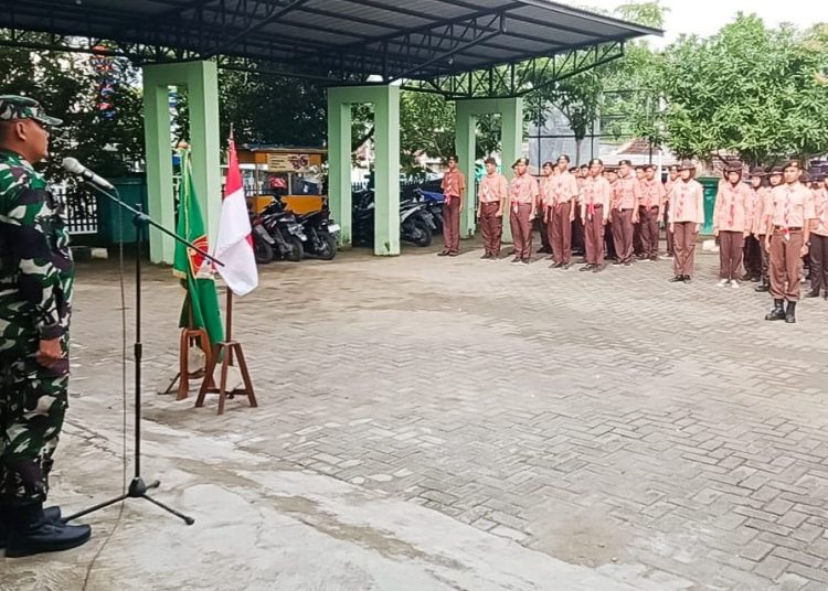 Upacara penutupan kegiatan Perkemahan dan Pelantikan Anggota Baru Saka Wira Kartika di halaman Koramil 05/Dander, Bojonegoro.